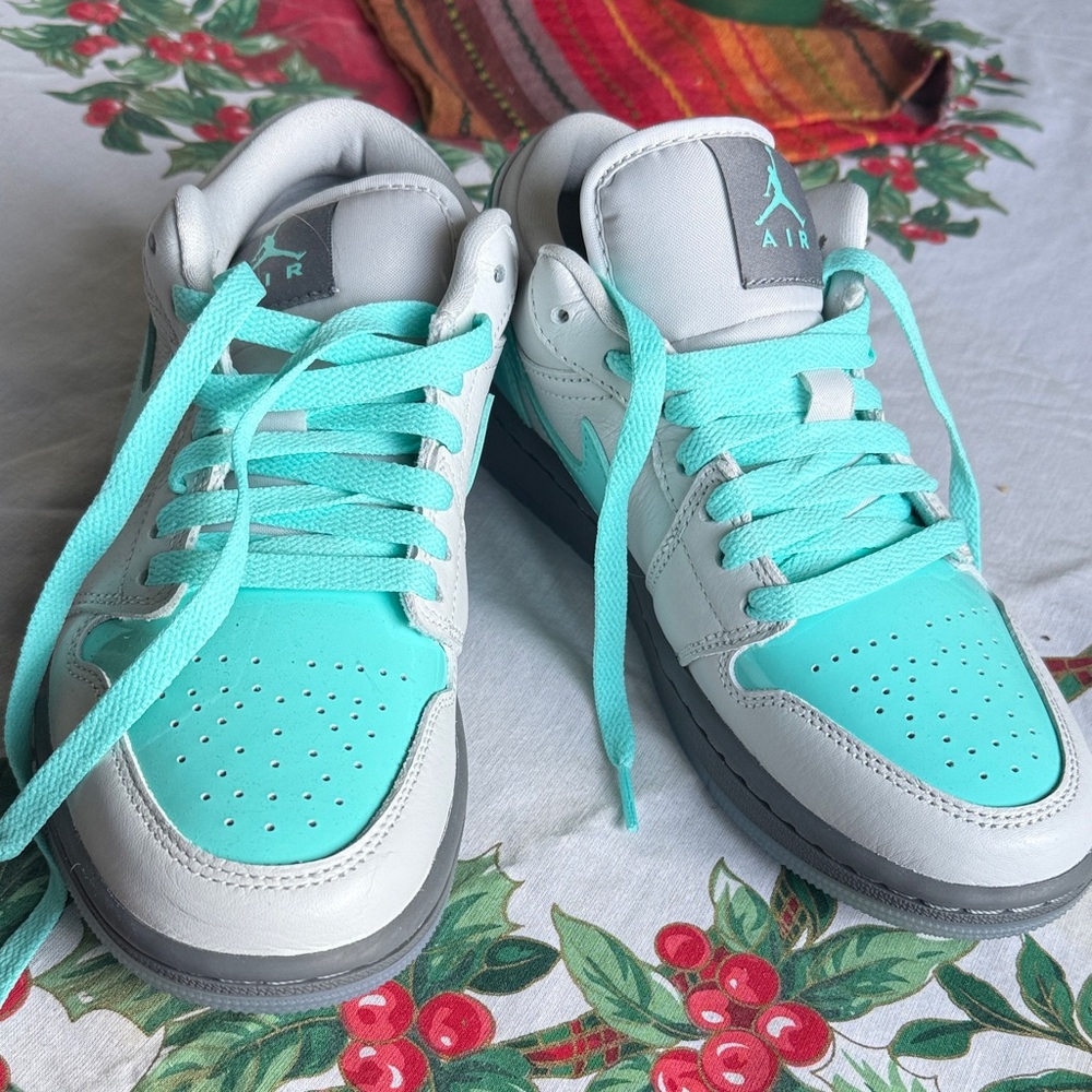 Nike Jordan Low SE teal and Gray